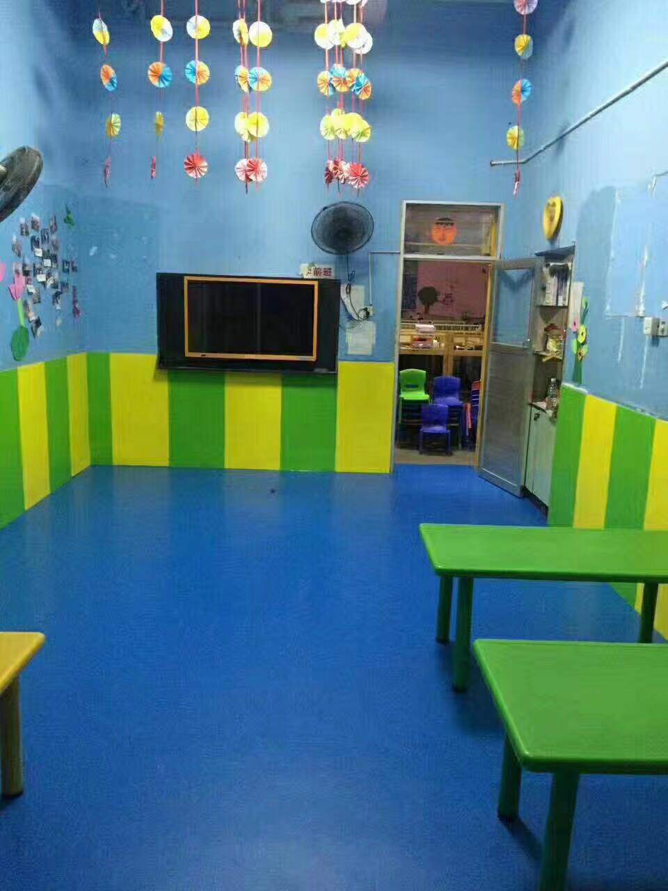 幼兒地膠